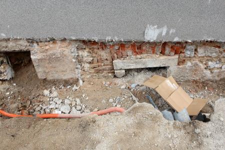 Energetska in statična obnova Knjižnice Jožeta Udoviča Cerknica zasuta okna  01 Foto Ljubo Vukelič